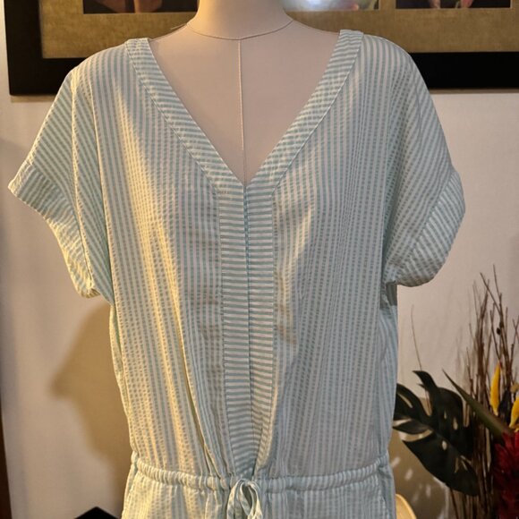 Vineyard Vines NWT Seersucker Short Sleeve Romper Retail $118 Aqua Blue White M - Picture 3 of 9